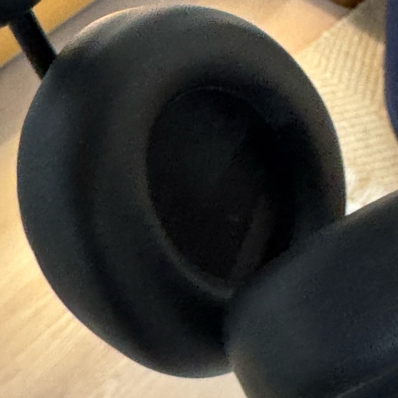 Urbanista Solar Power Noise Canceling Headphones Los Angeles with Case - Picture 7 of 12